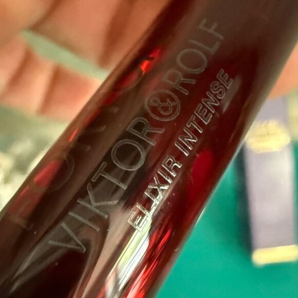 Viktor & Rolf Good Fortune Elixir Intense Eau de Parfum – Travel Spray 10ml - Picture 9 of 17